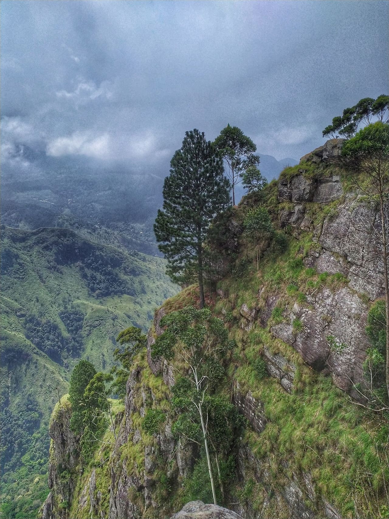 Hiking in Sri Lanka - private driver and tour operator